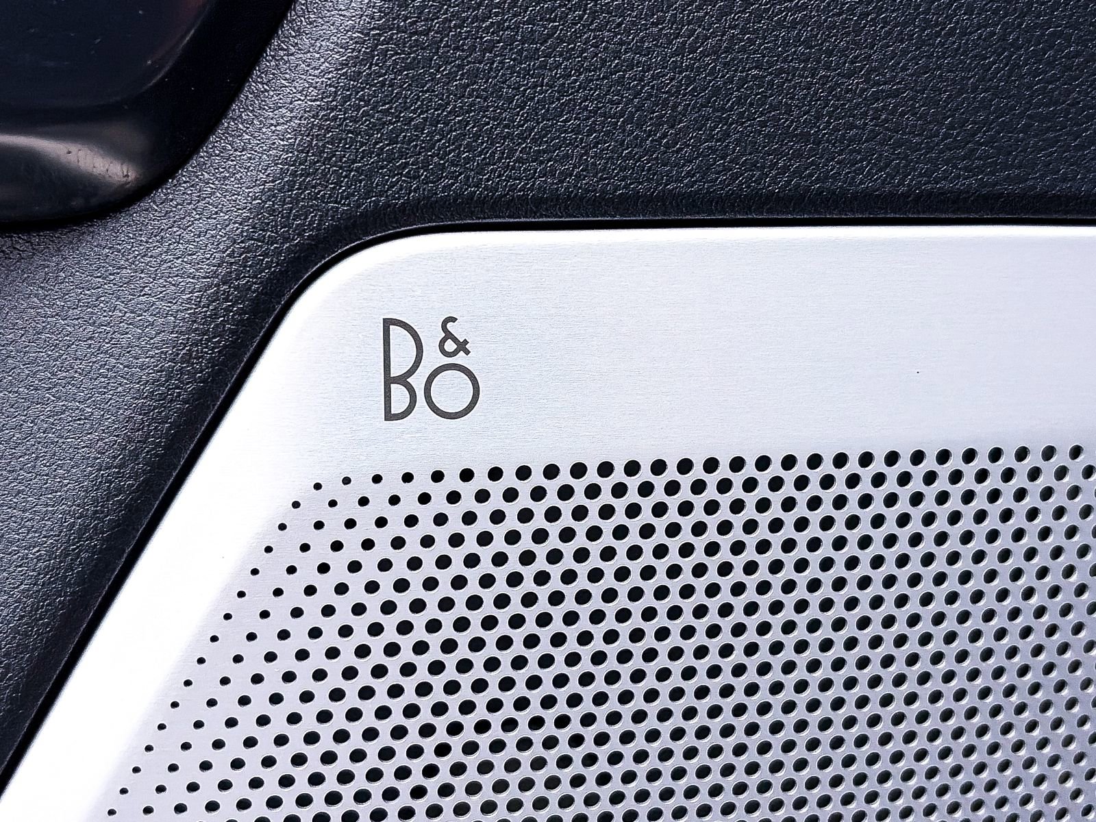 Used 2025 Ford F150 Platinum w/ FX4 Off-Road Package image 3