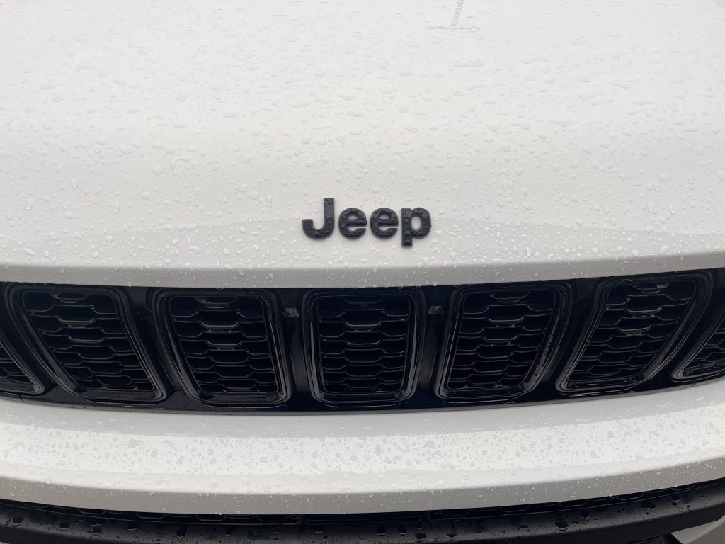 Used 2023 Jeep Grand Cherokee L Laredo AWD/4WD image 39
