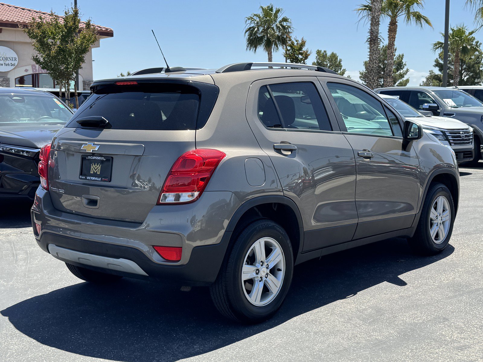 Used 2022 Chevrolet Trax LT w/ LT Convenience Package AWD/4WD image 6