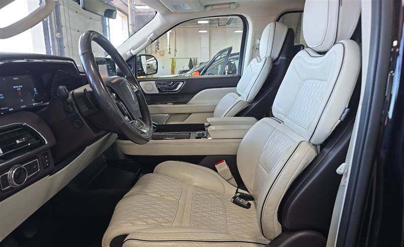 Used 2020 Lincoln Navigator Black Label AWD/4WD image 11