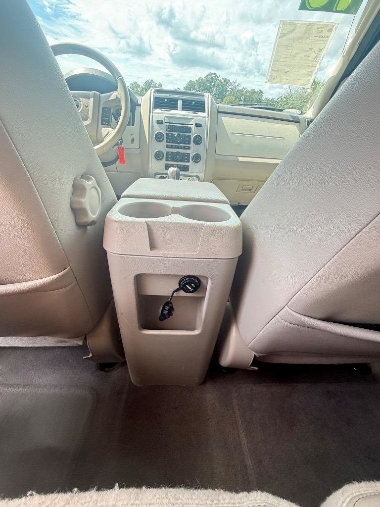 Used 2010 Mercury Mariner Premier FWD image 5
