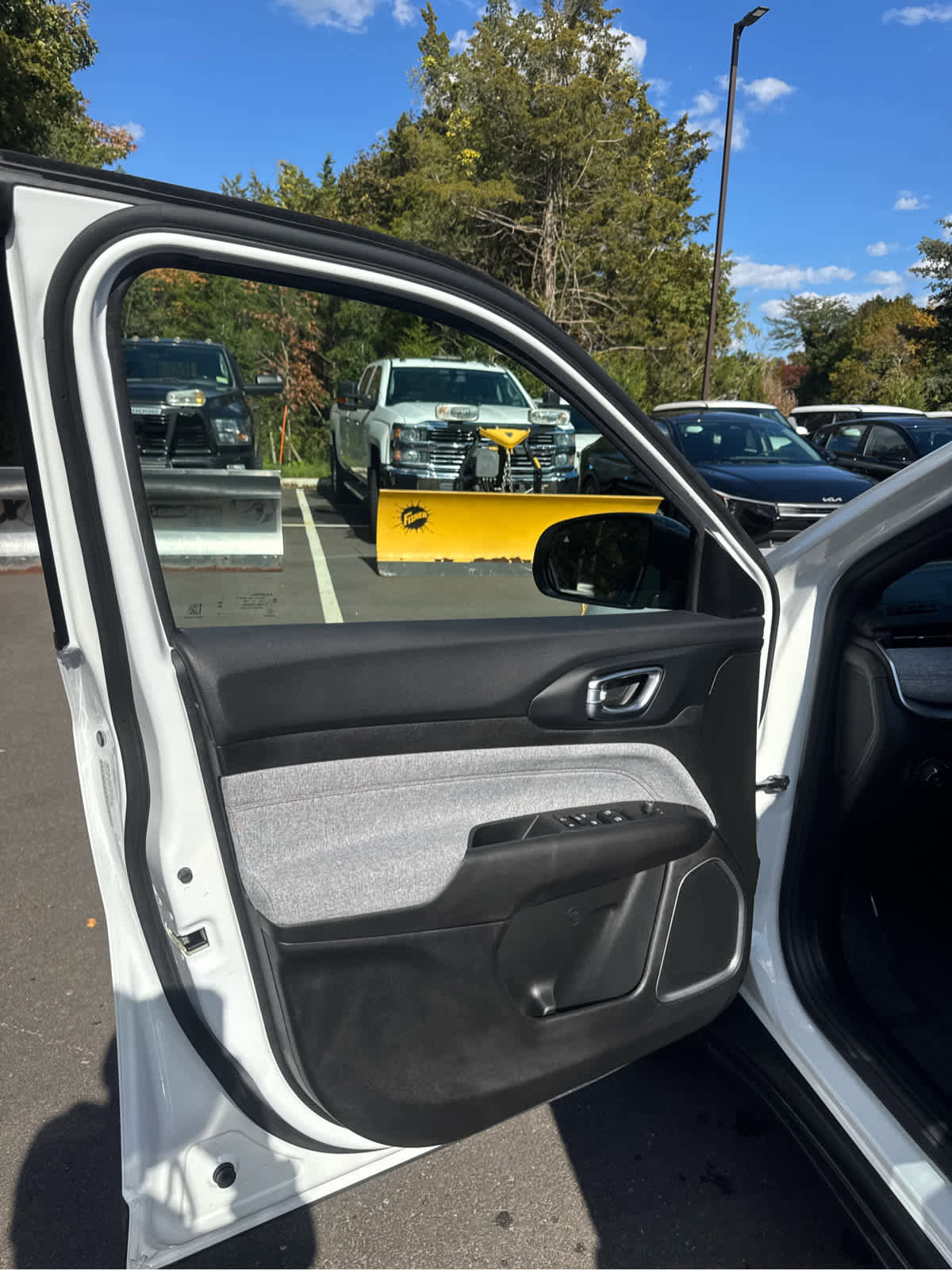 Certified 2024 Jeep Compass Latitude image 15