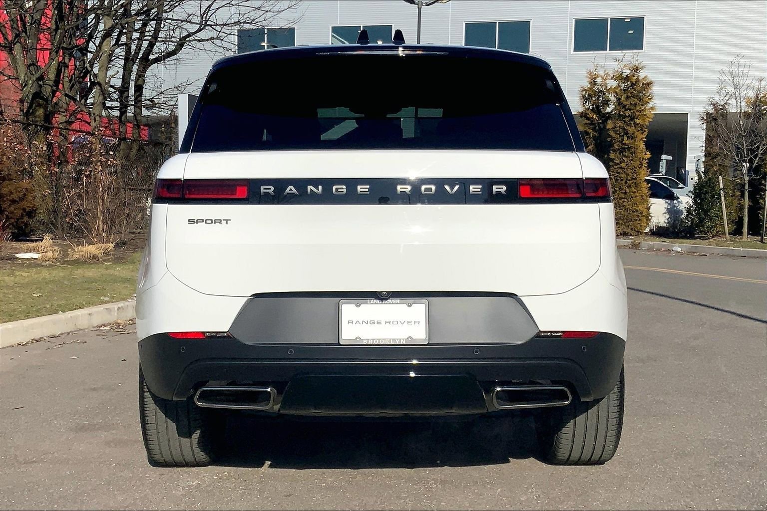 Used 2024 Land Rover Range Rover Sport SE image 4