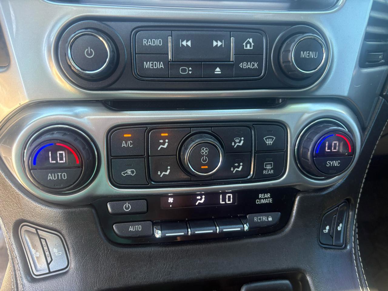 Used 2018 Chevrolet Tahoe LT AWD/4WD image 32