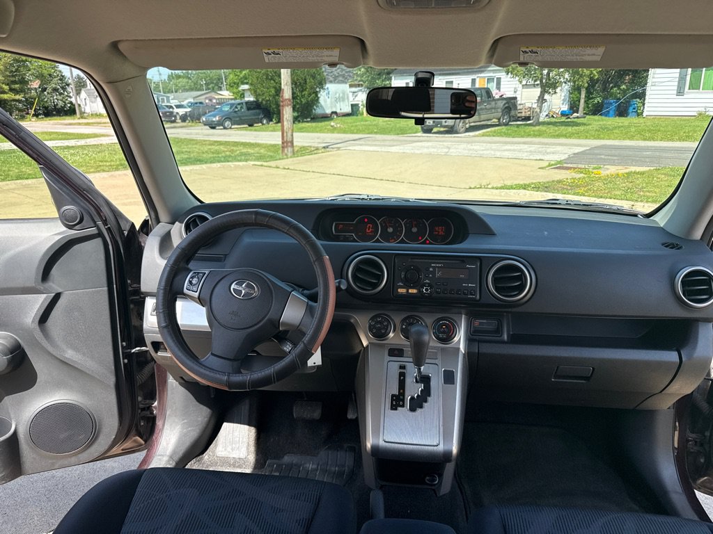 Used 2012 Scion xB FWD image 9