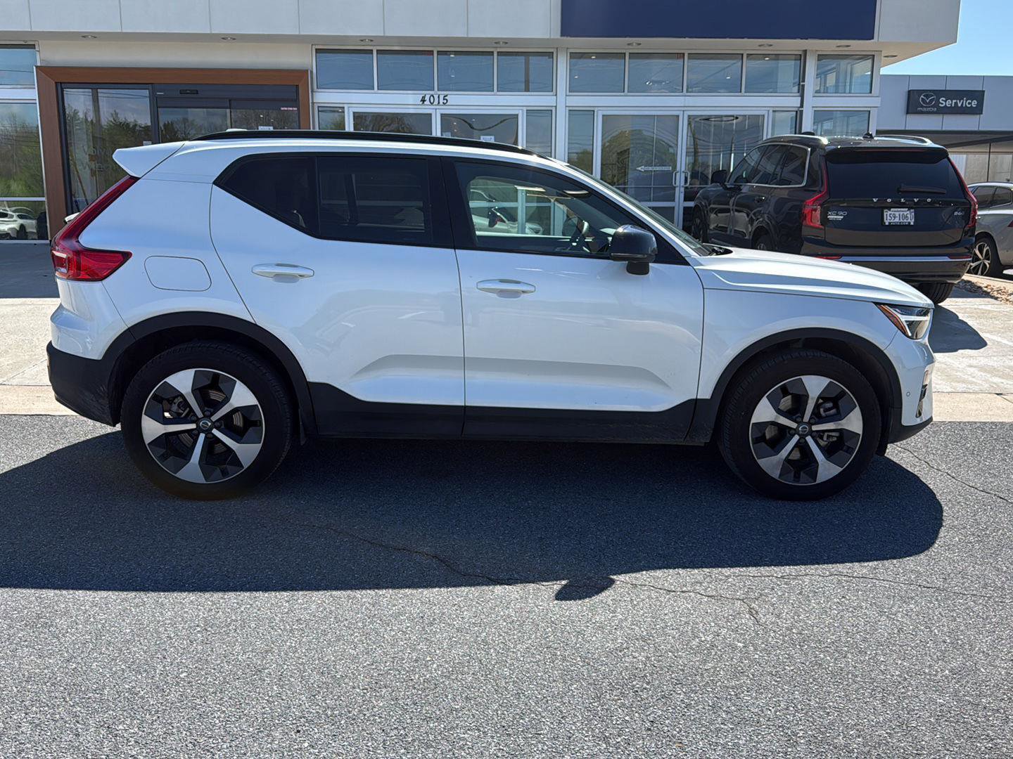 Used 2025 Volvo XC40 B5 Plus w/ Climate Package image 7