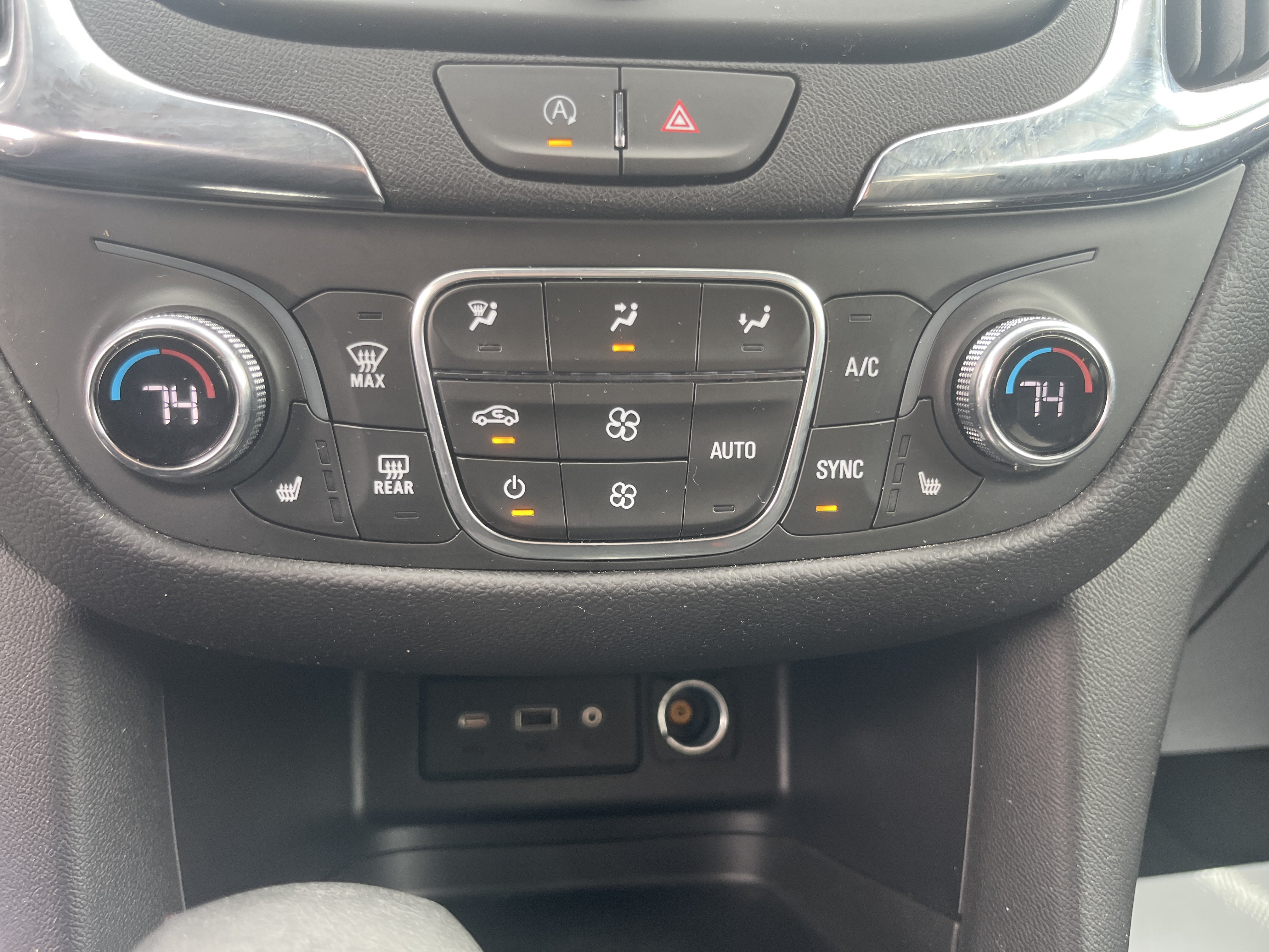 Used 2024 Chevrolet Equinox LT w/ LPO, Floor Liner Package AWD/4WD image 28