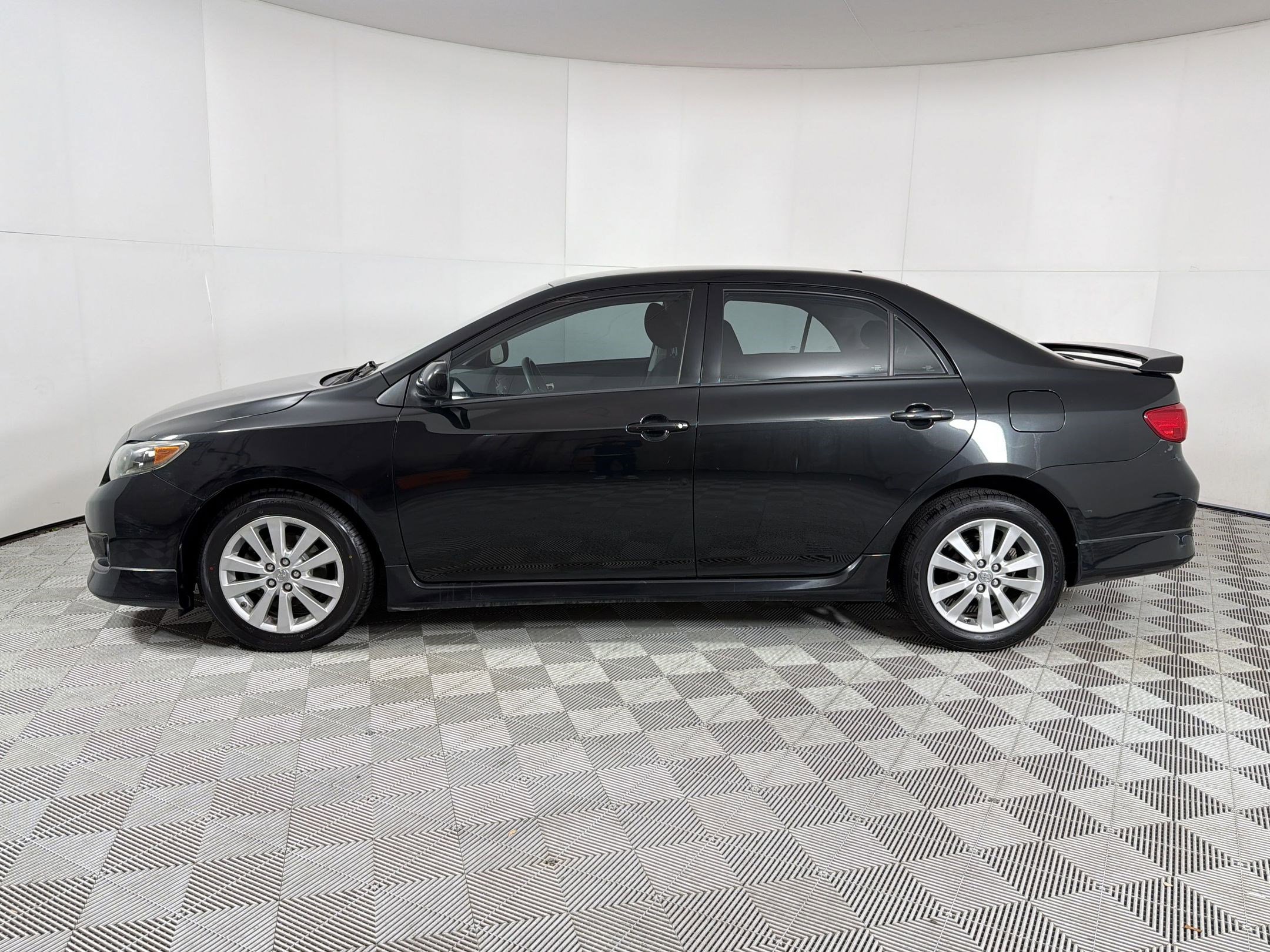 Used 2010 Toyota Corolla S image 2