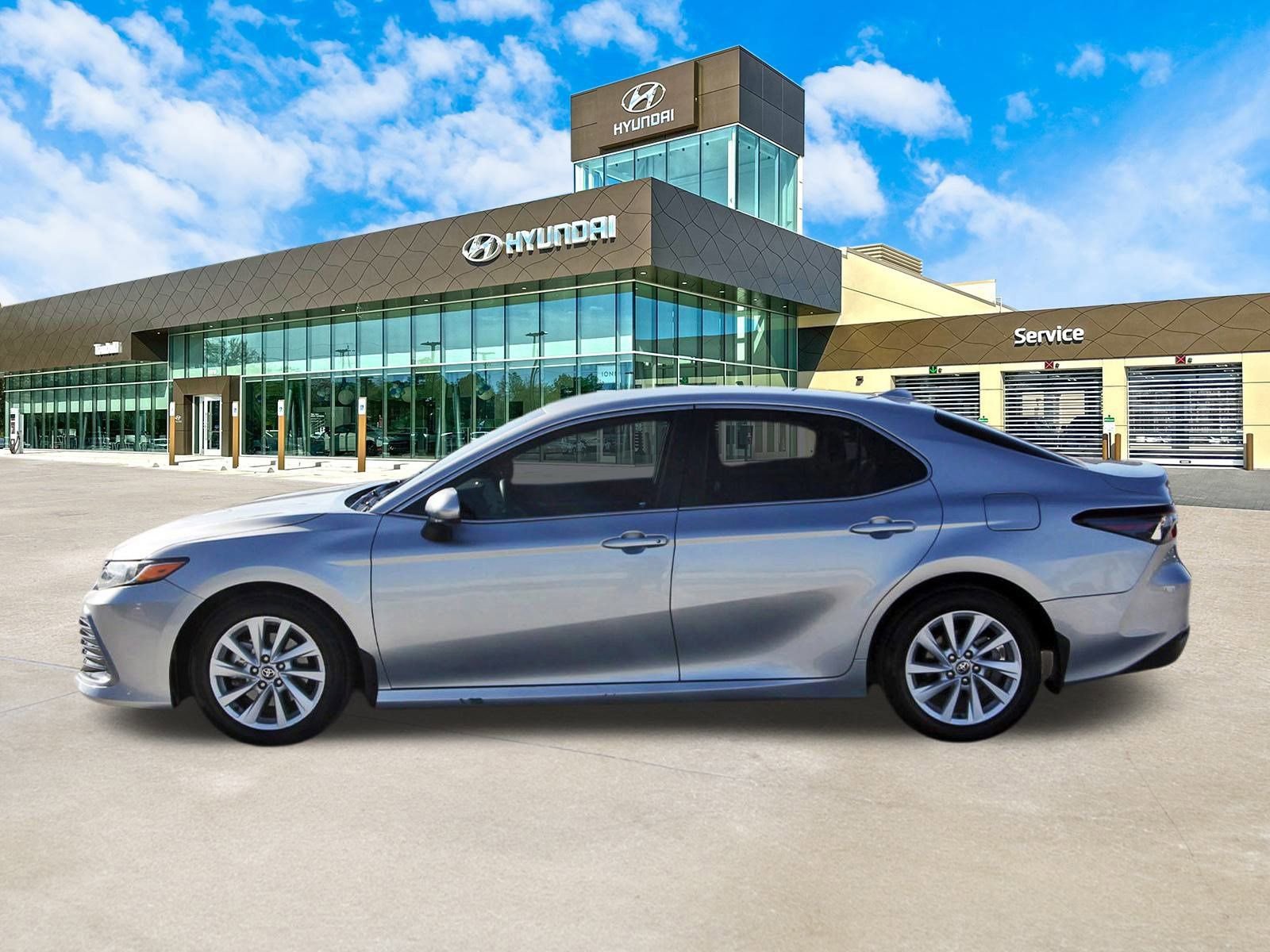 Used 2023 Toyota Camry LE image 9