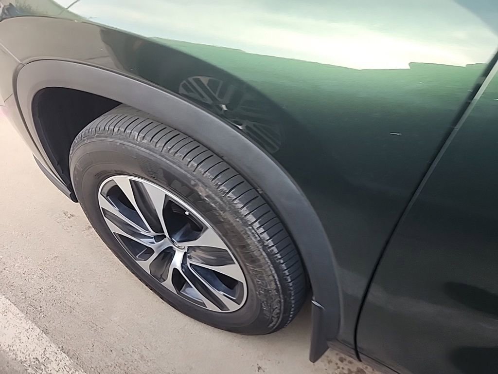 Used 2023 Toyota Highlander L image 16