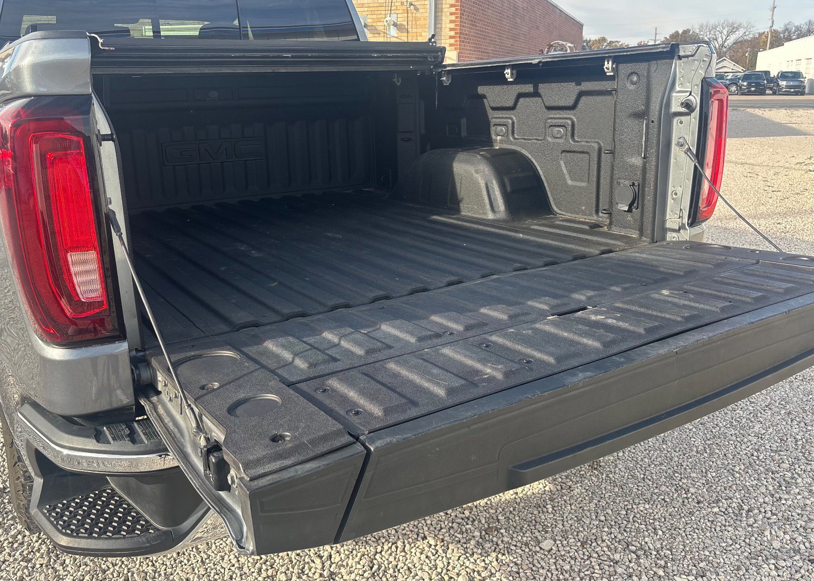 Used 2021 GMC Sierra 1500 SLT w/ SLT Premium Package image 10