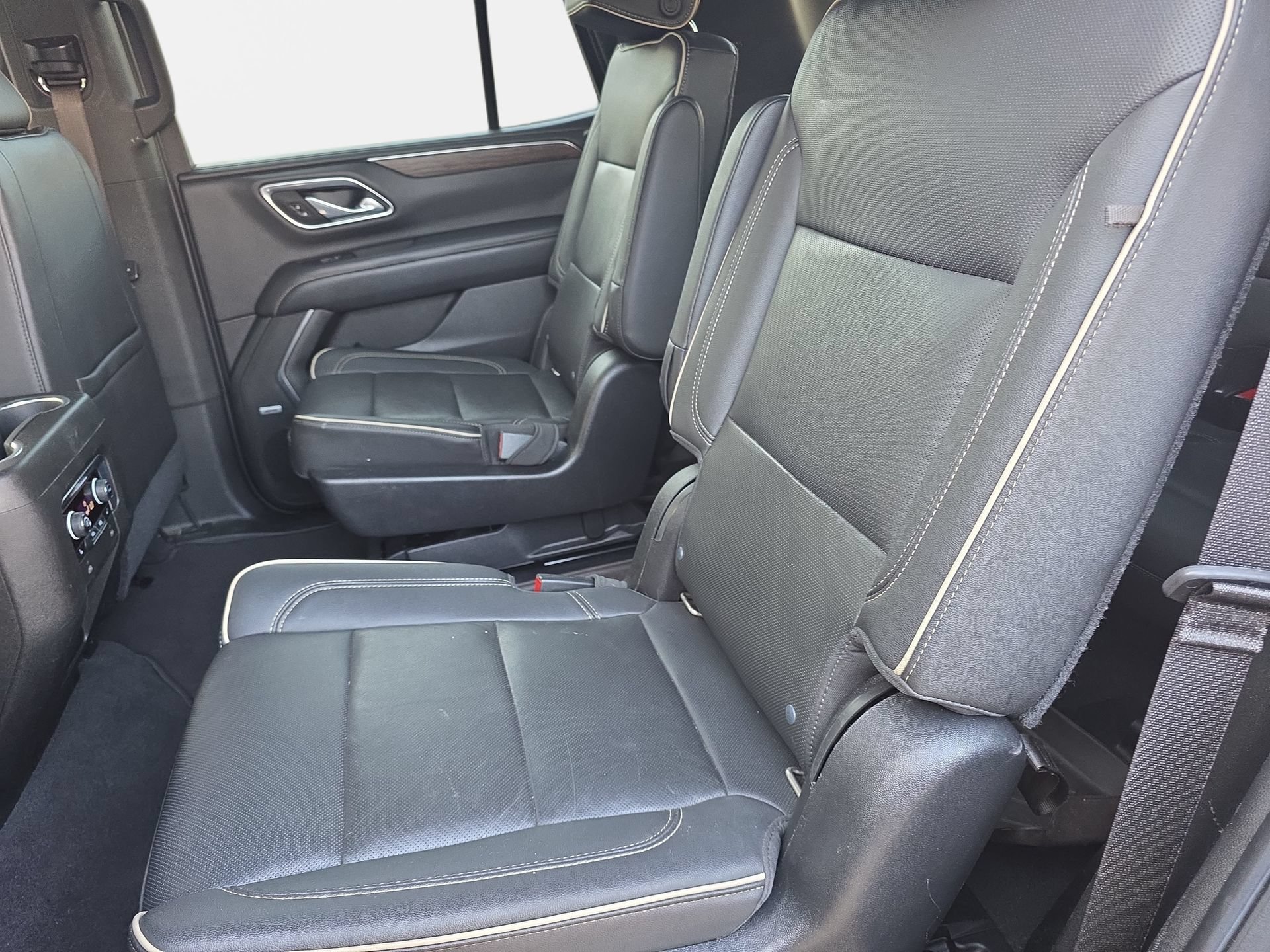 Used 2021 Chevrolet Tahoe Premier w/ Premium Package AWD/4WD image 14