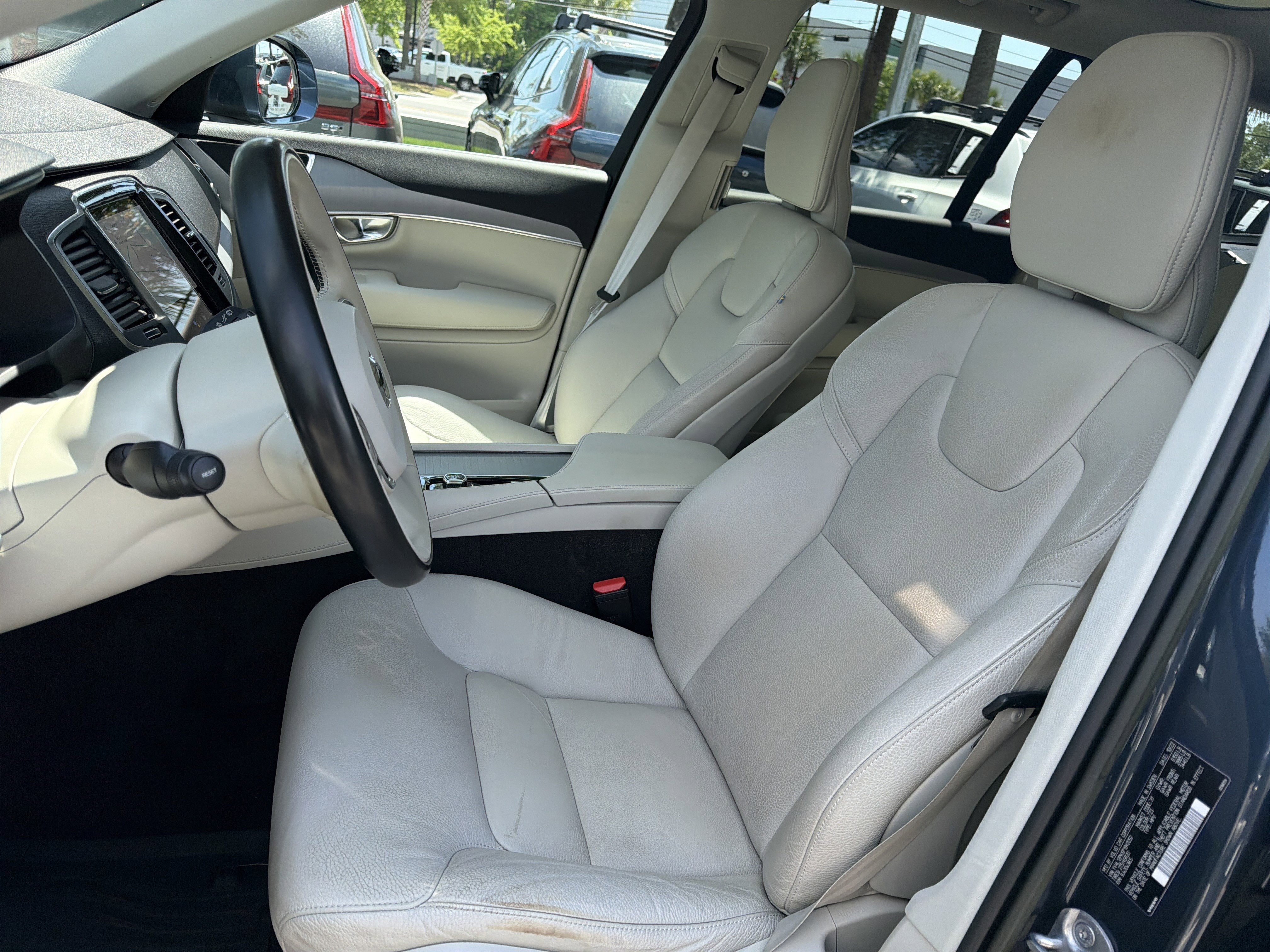 Certified 2023 Volvo XC90 B5 Core w/ Protection Package Premier AWD/4WD image 16