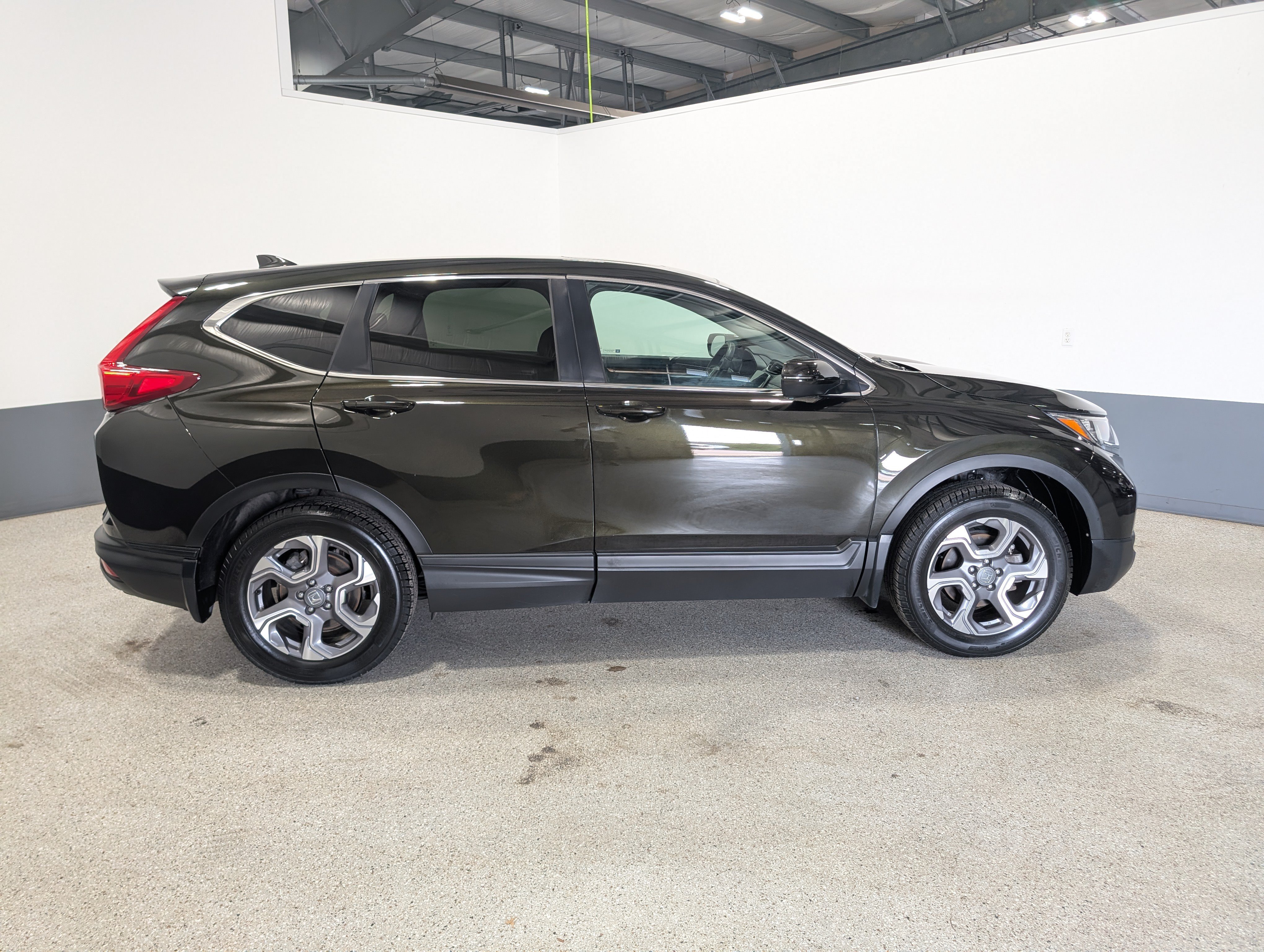 Used 2017 Honda CR-V EX image 2