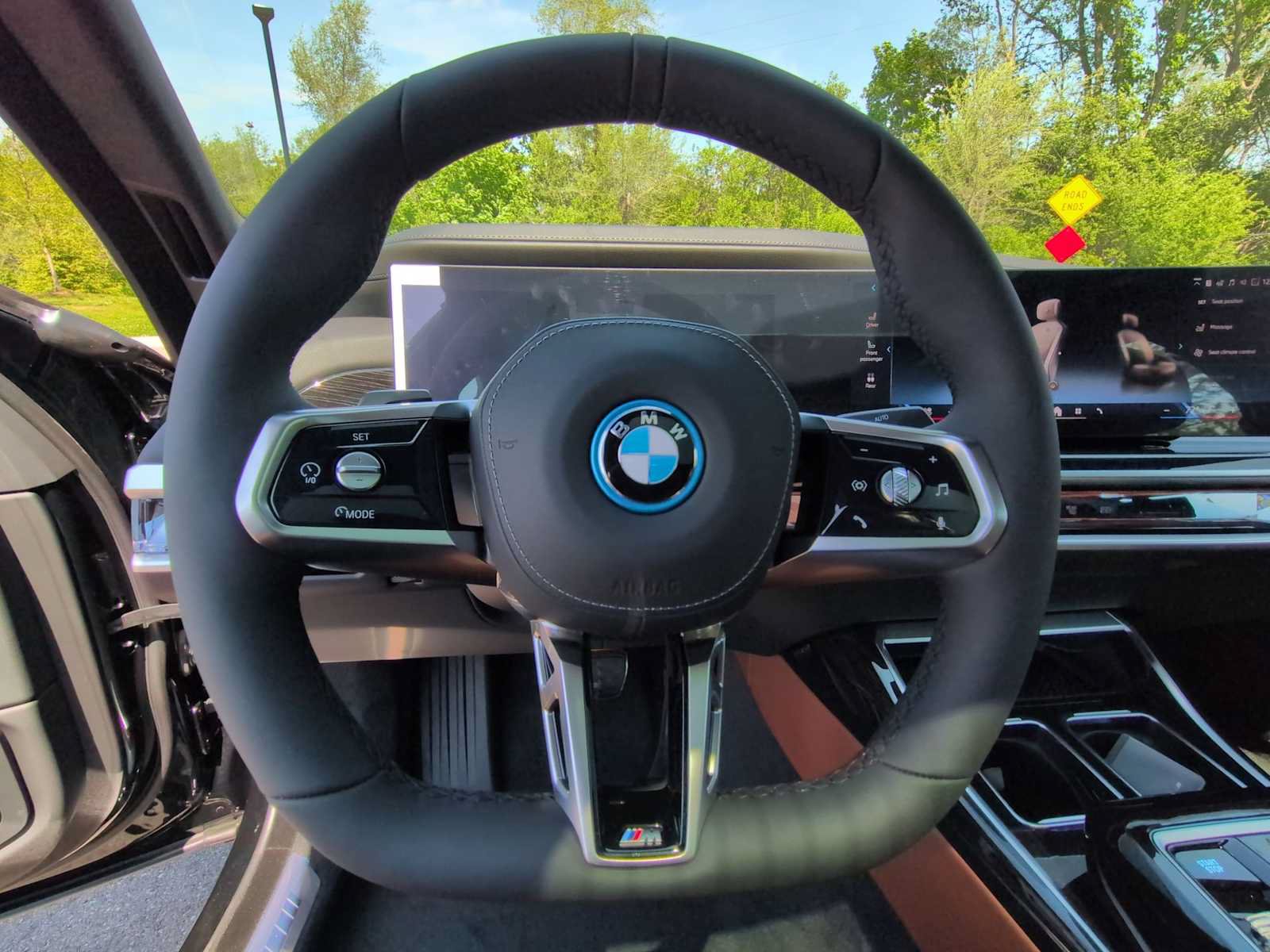 New 2026 BMW i7 xDrive60 w/ Executive Package AWD/4WD image 24