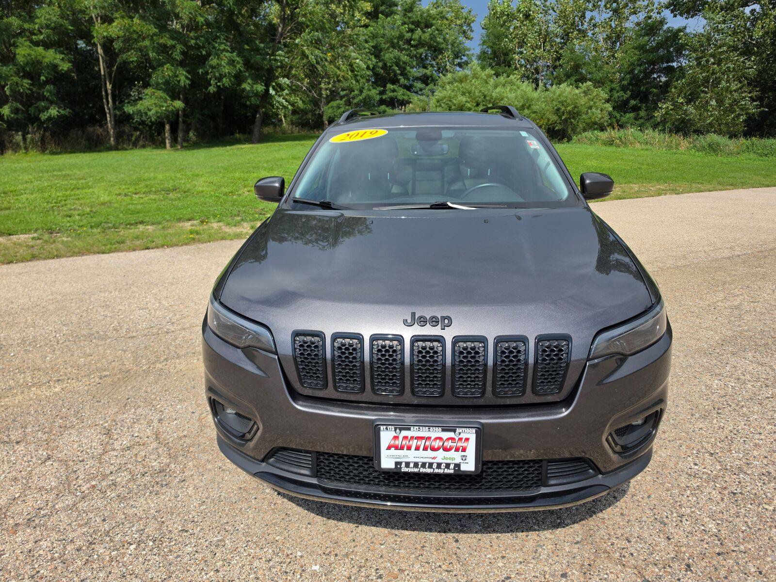 Used 2019 Jeep Cherokee Latitude Plus AWD/4WD image 7