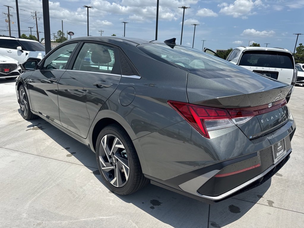 New 2025 Hyundai Elantra Limited image 7