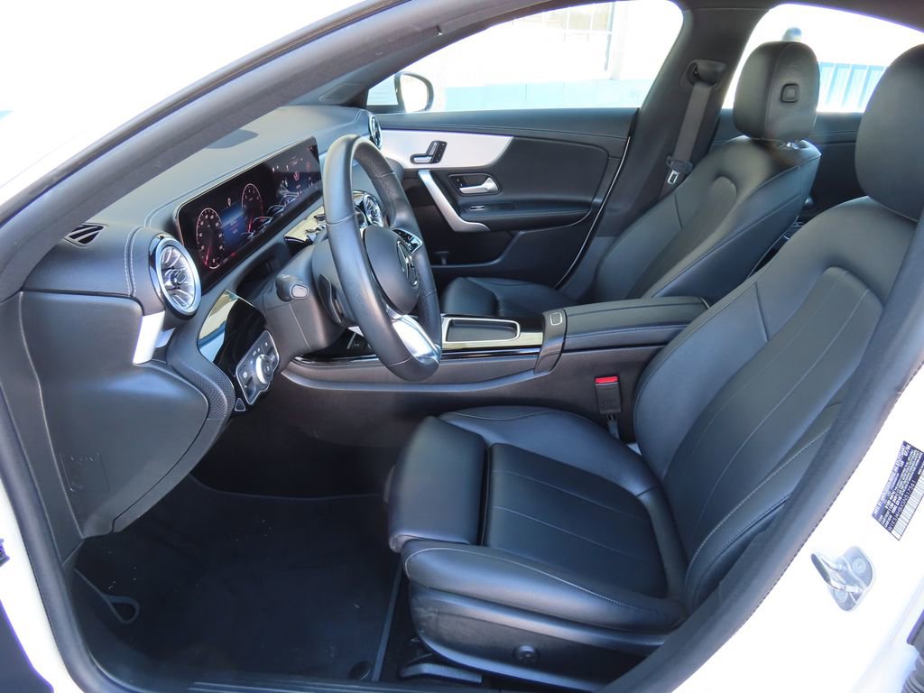 Used 2025 Mercedes-Benz CLA 250 4MATIC image 24