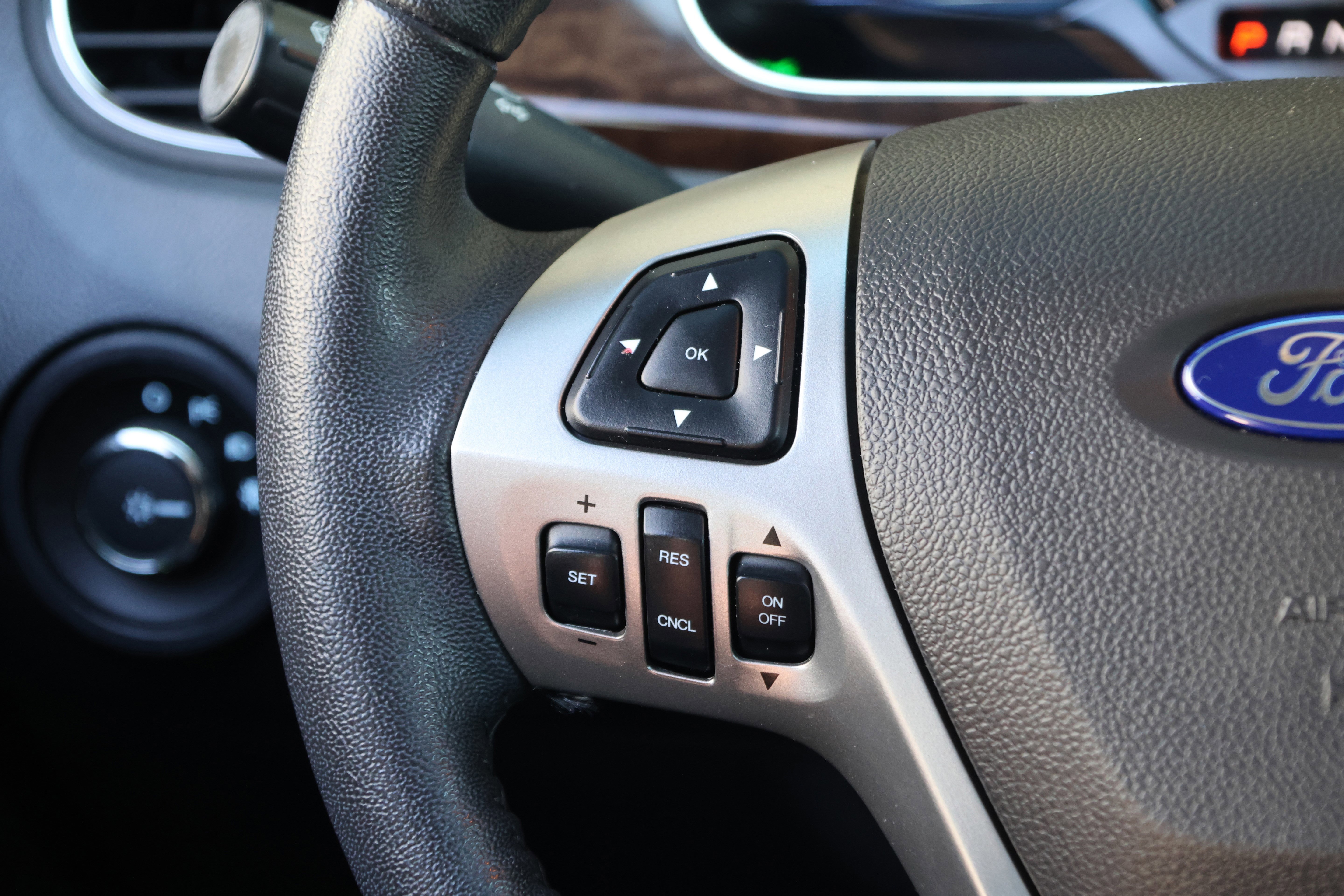 Used 2018 Ford Taurus Limited image 18