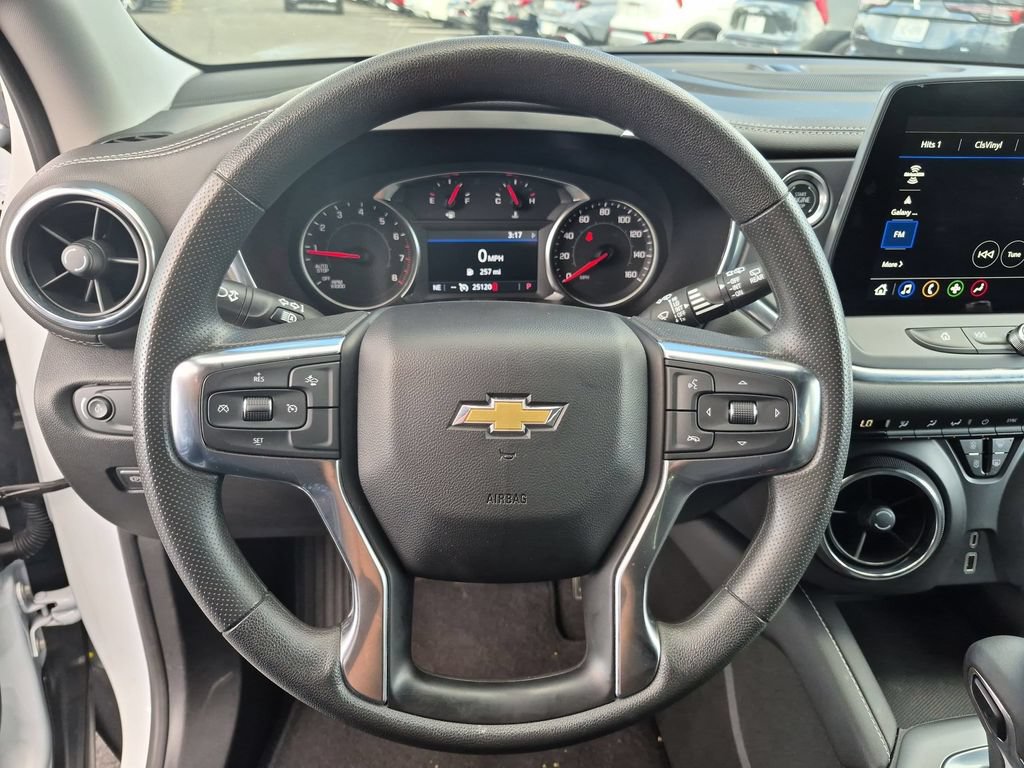 Used 2025 Chevrolet Blazer LT AWD/4WD image 23