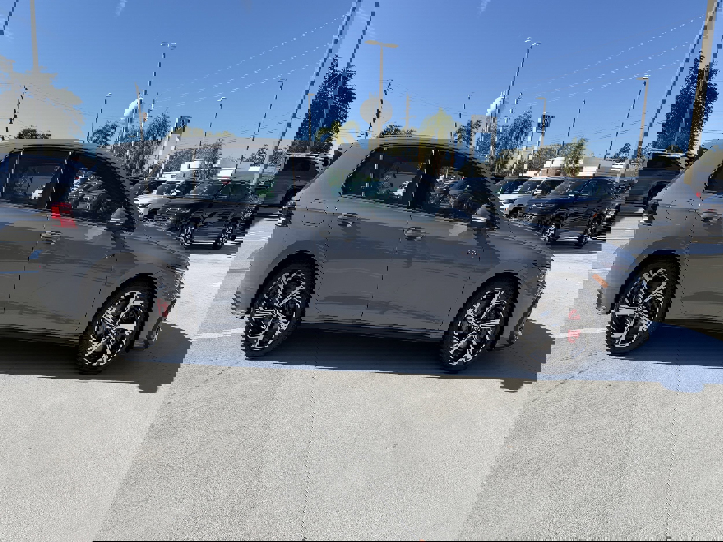 New 2026 Volkswagen GTI SE image 2