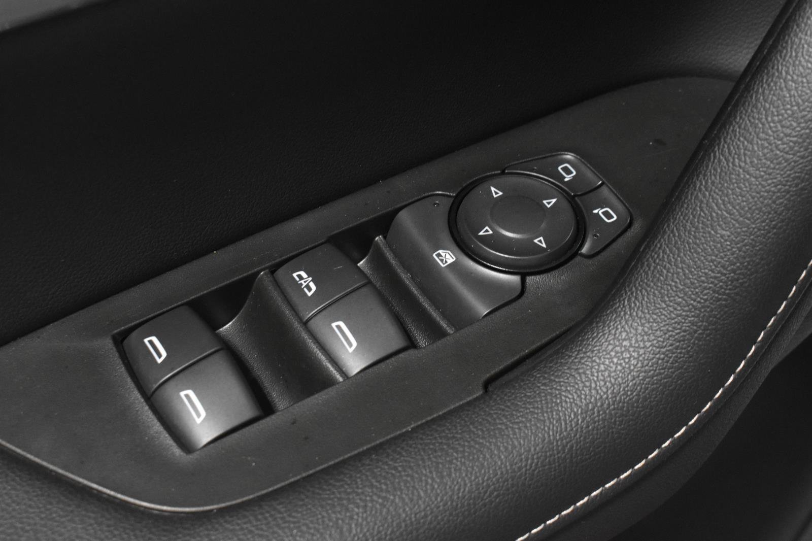 Used 2025 Chevrolet Blazer LT AWD/4WD image 10
