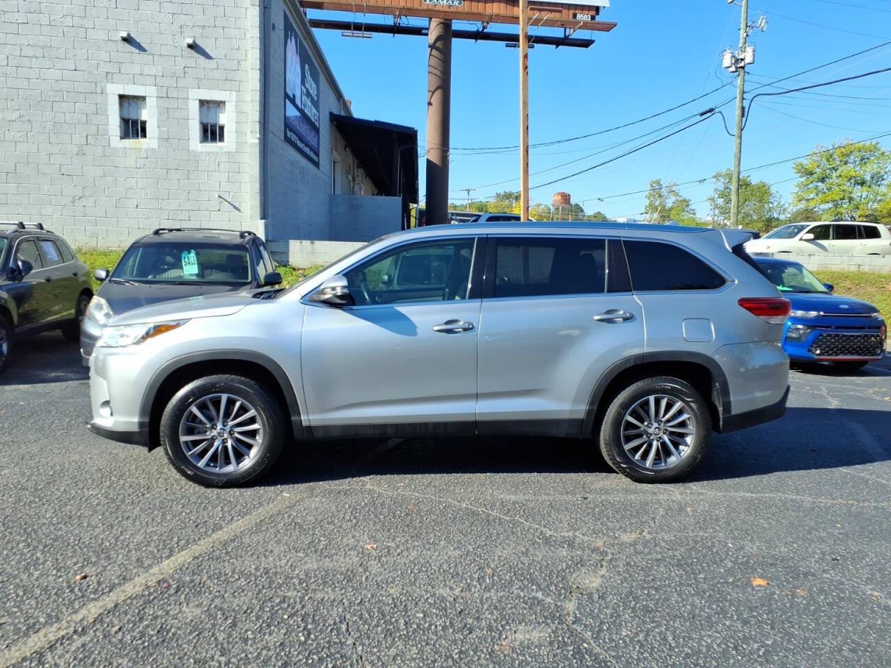 Used 2019 Toyota Highlander XLE FWD image 9