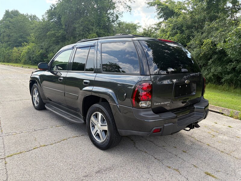 Used 2005 Chevrolet TrailBlazer LT AWD/4WD image 3