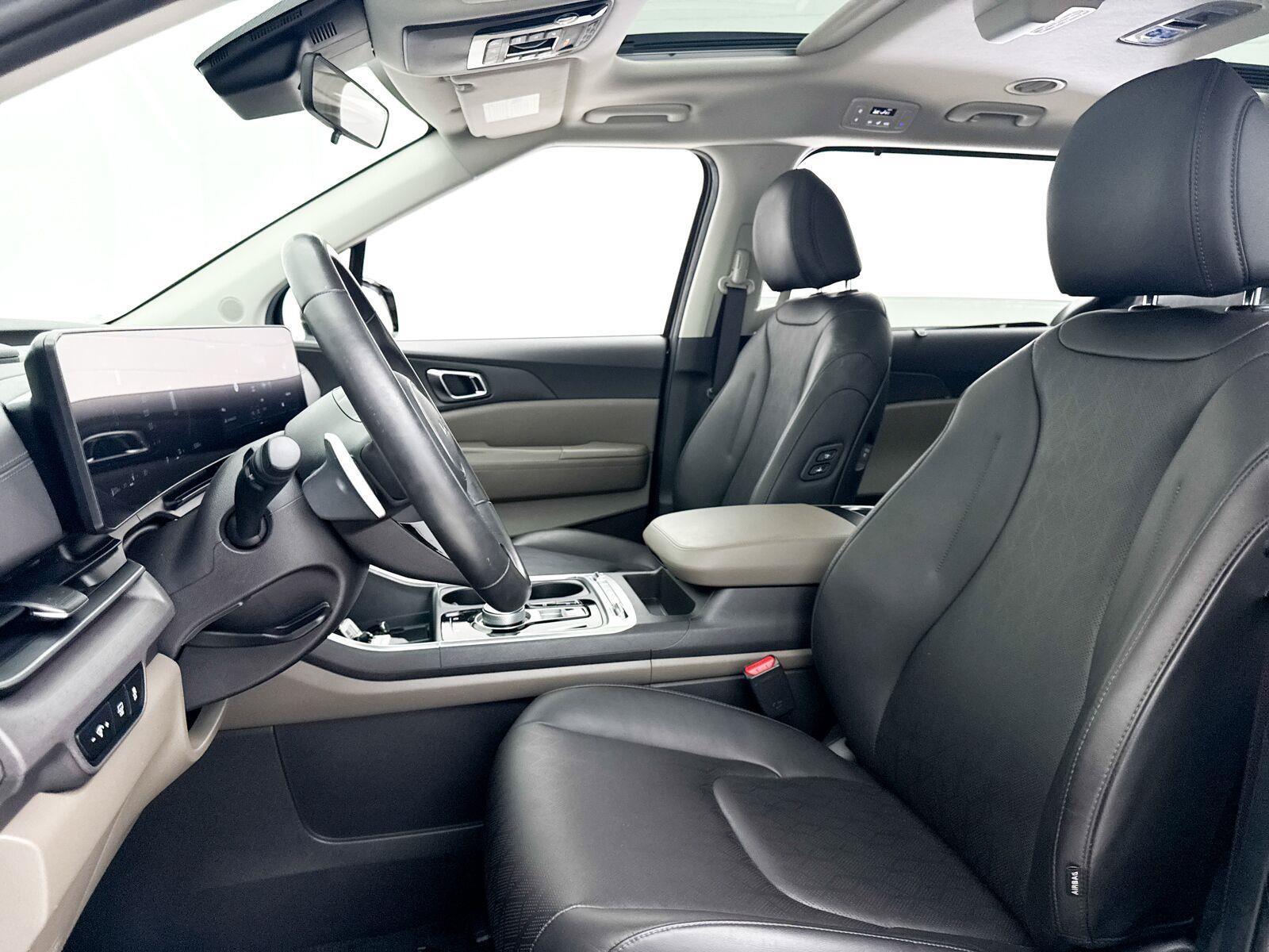 Used 2025 Kia Carnival SX FWD image 23
