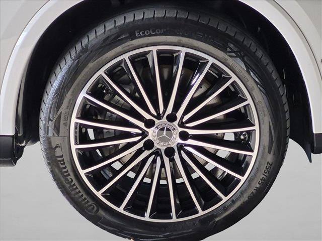 Used 2025 Mercedes-Benz GLC 300 4MATIC image 25