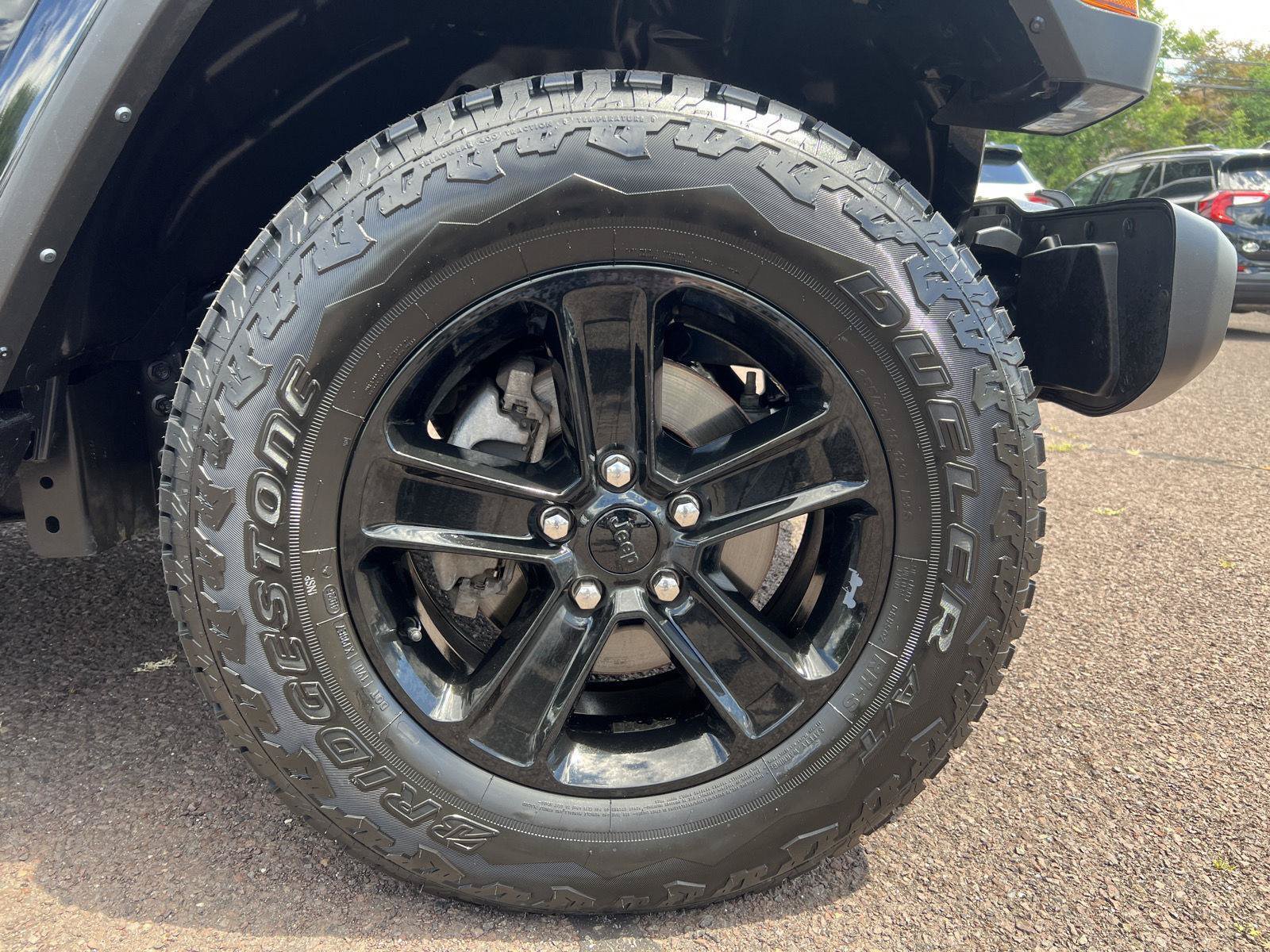 Used 2022 Jeep Wrangler Unlimited Sahara AWD/4WD image 9