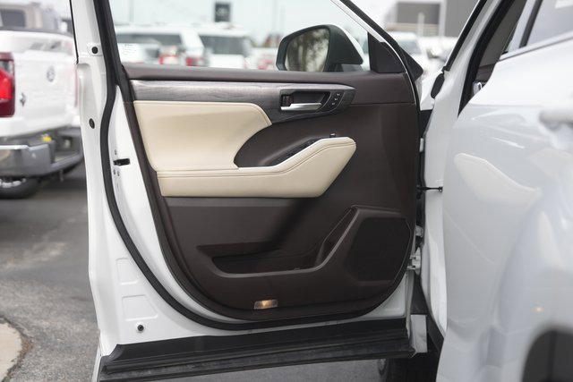 Used 2022 Toyota Highlander Platinum image 30