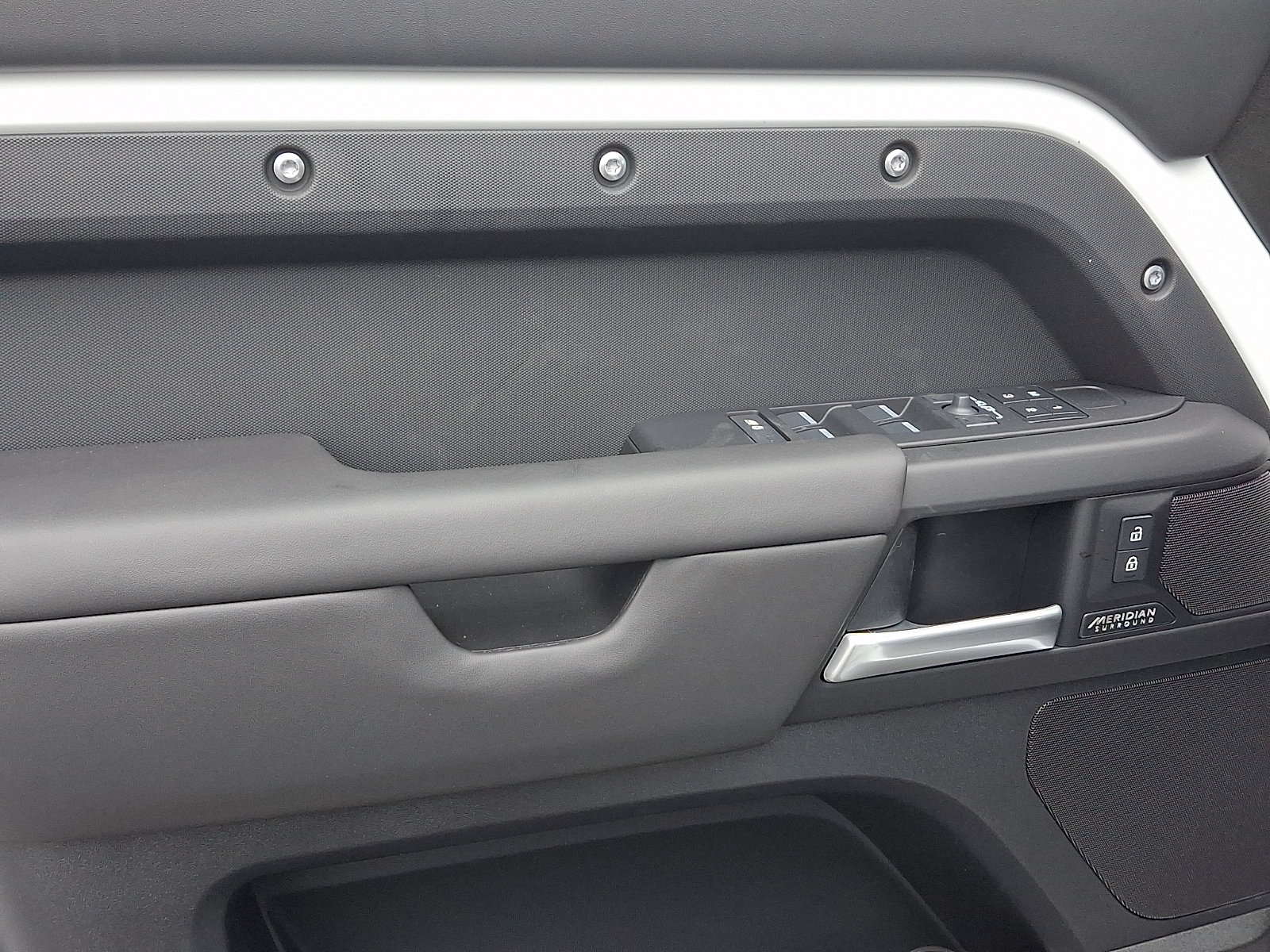 New 2026 Land Rover Defender 110 X-Dynamic SE AWD/4WD image 9
