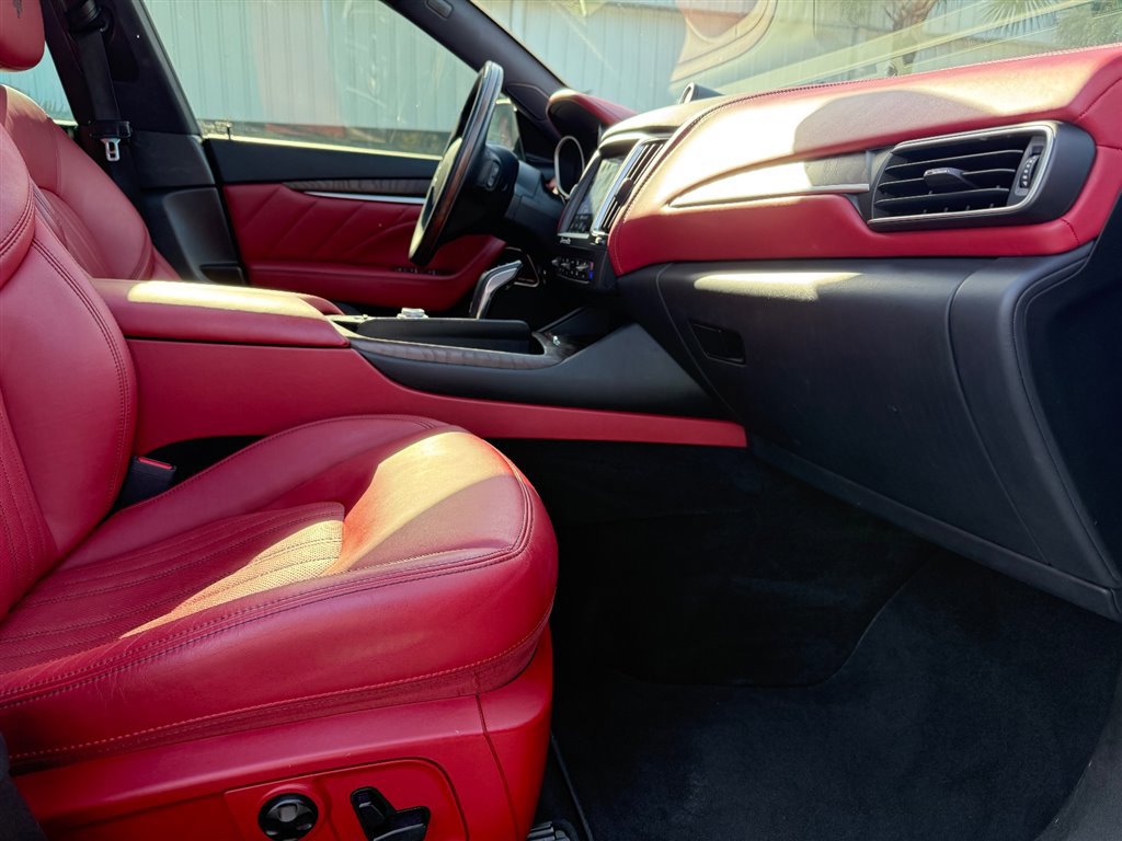 Used 2019 Maserati Levante GranLusso image 12