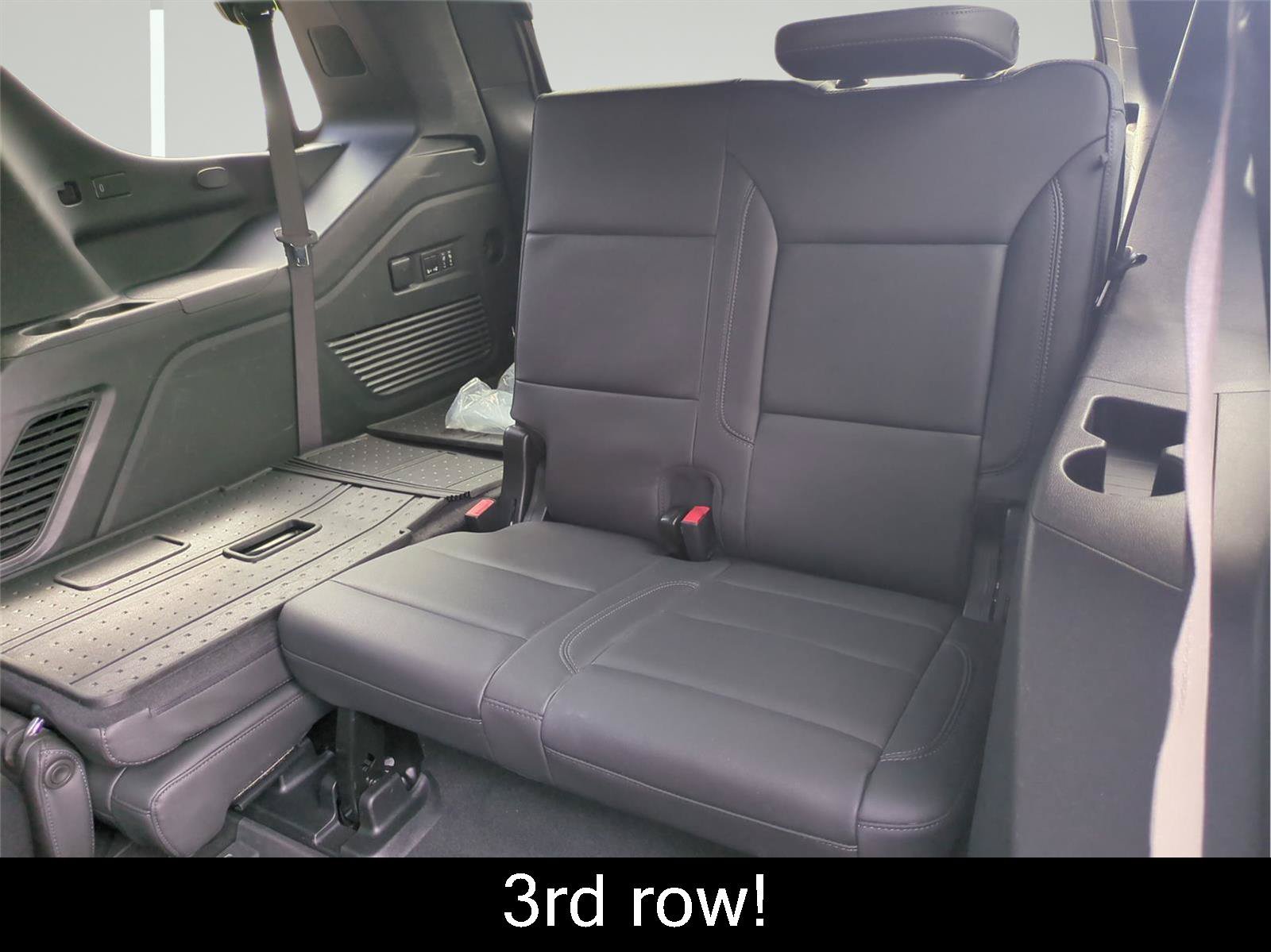 Used 2024 Chevrolet Tahoe Z71 w/ Luxury Package AWD/4WD image 8
