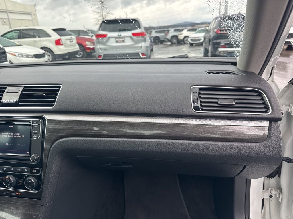 Used 2018 Volkswagen Passat 2.0T SE image 20