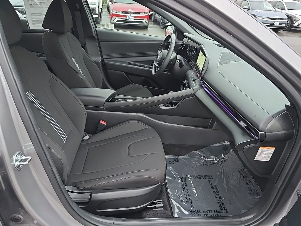 Certified 2025 Hyundai Elantra SEL image 29