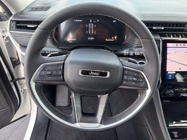 Used 2023 Jeep Grand Cherokee Limited w/ Luxury Tech Group II AWD/4WD image 16
