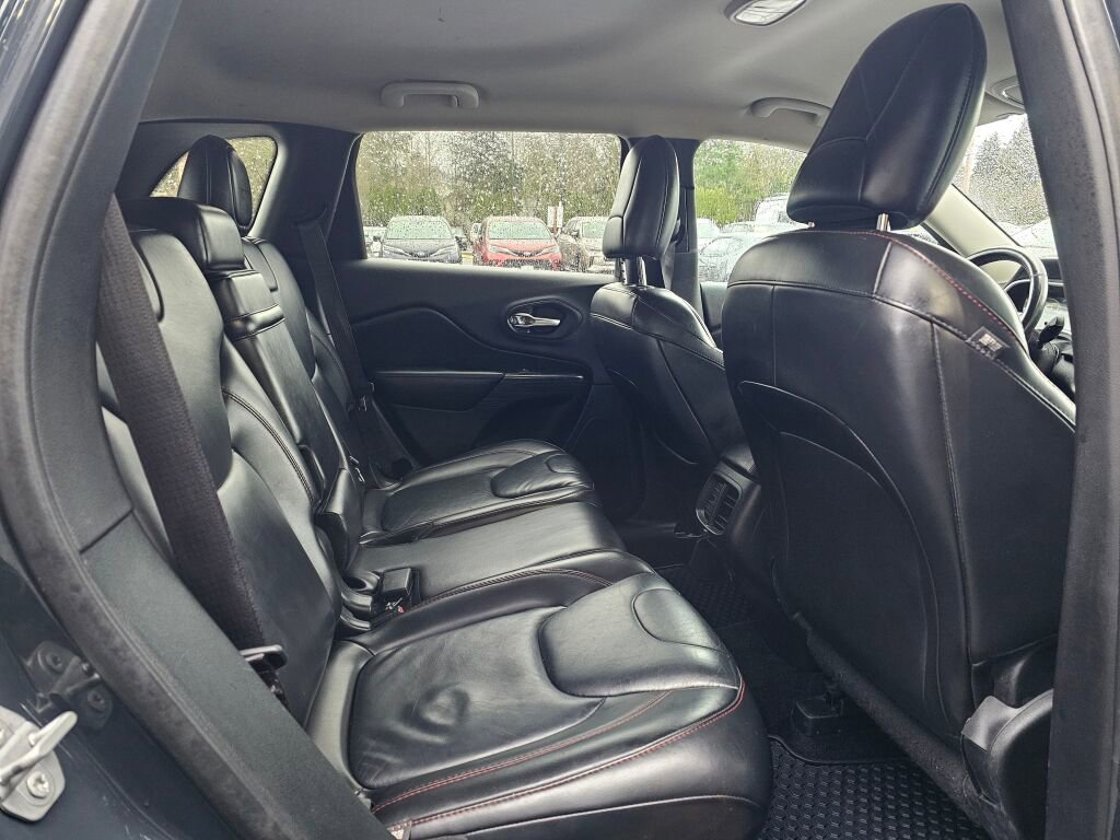 Used 2016 Jeep Cherokee Trailhawk w/ Leather Interior Group image 11