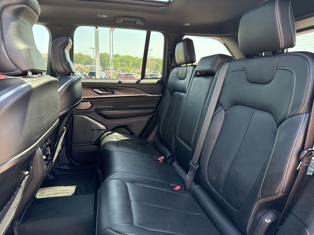 Used 2022 Jeep Grand Cherokee Overland w/ Luxury Tech Group IV image 13