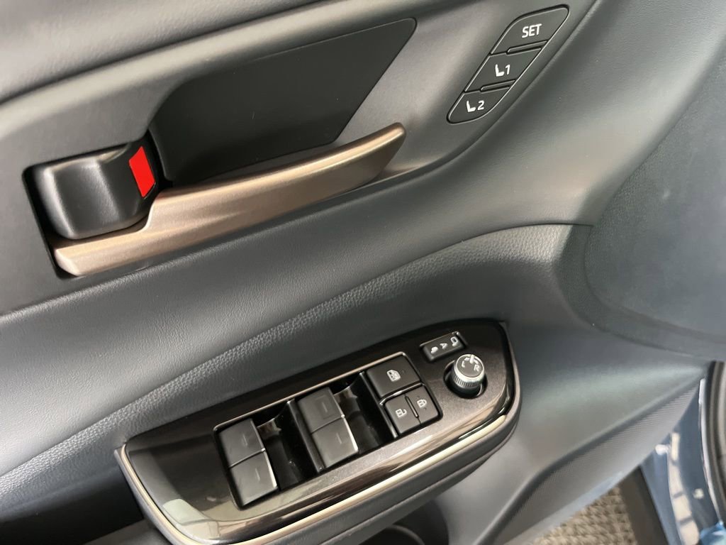 New 2026 Toyota Crown Signia image 4