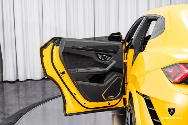 Used 2023 Lamborghini Urus S image 47