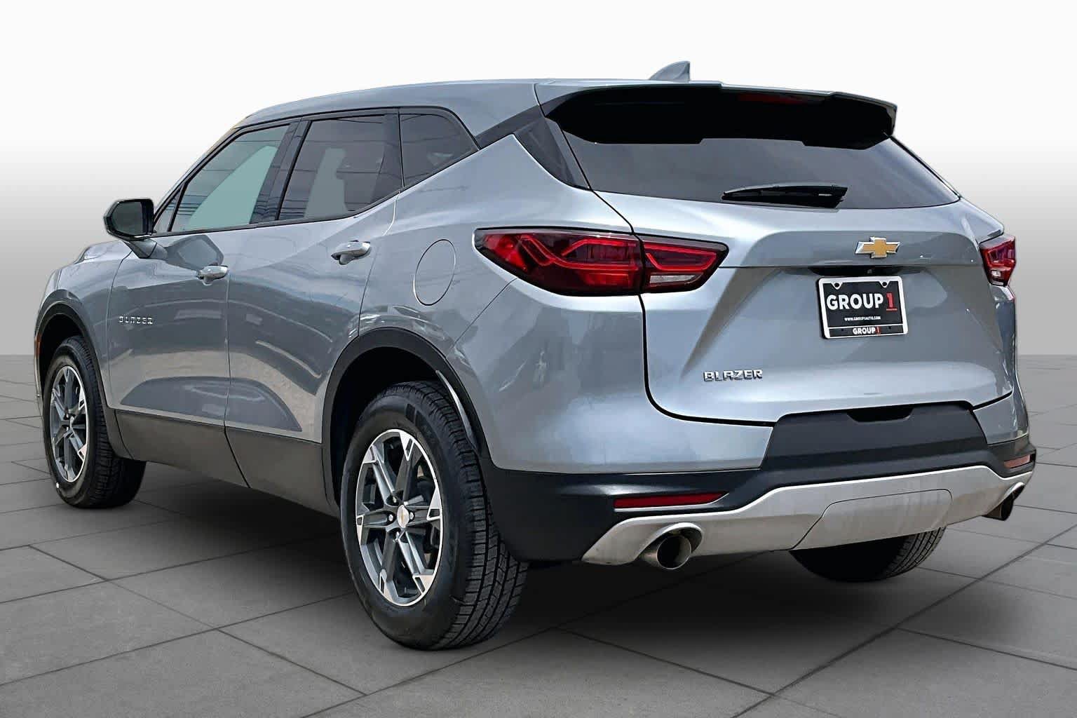 Used 2025 Chevrolet Blazer LT FWD image 11