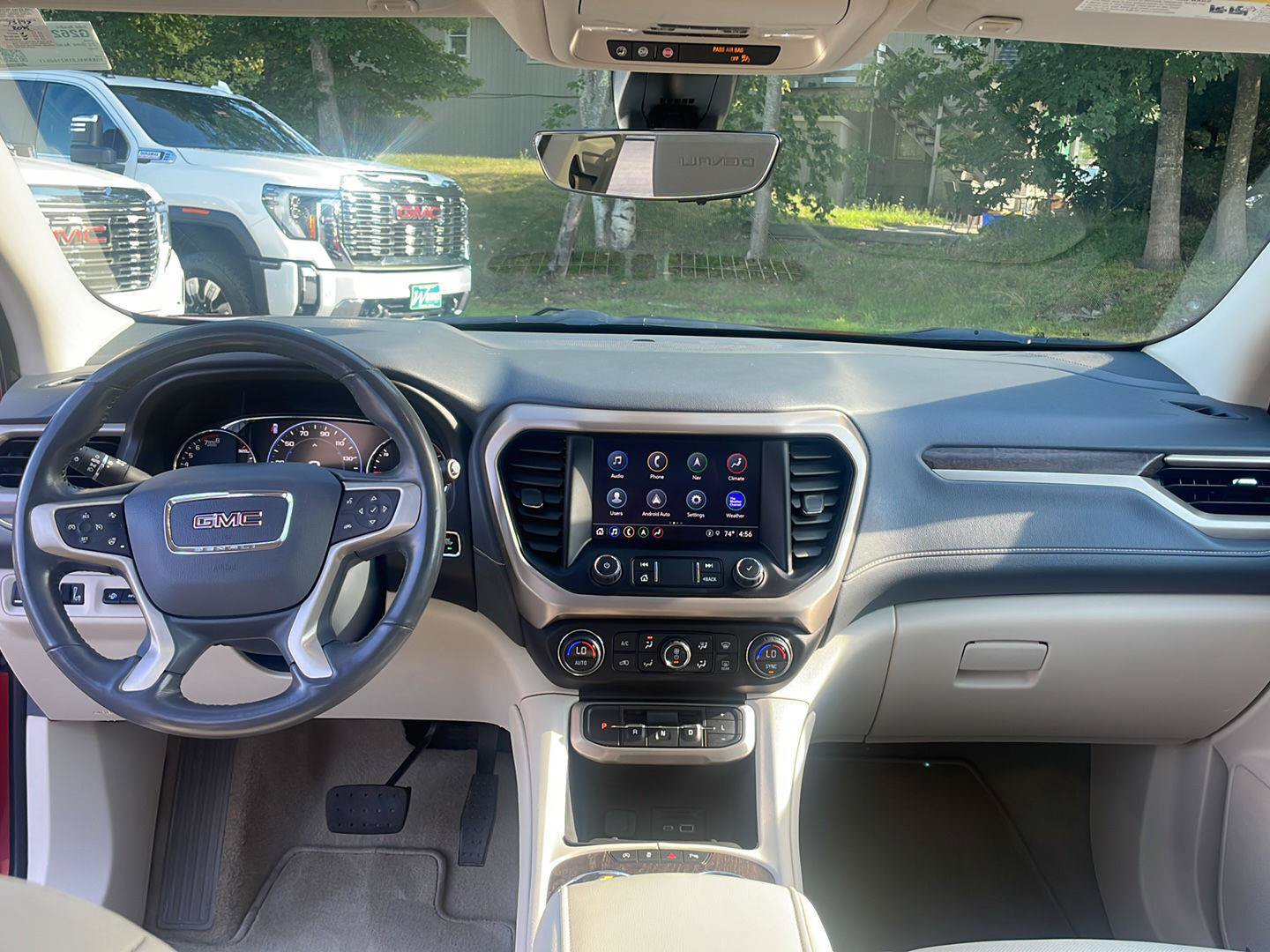 Used 2022 GMC Acadia Denali w/ Denali Ultimate Package AWD/4WD image 11