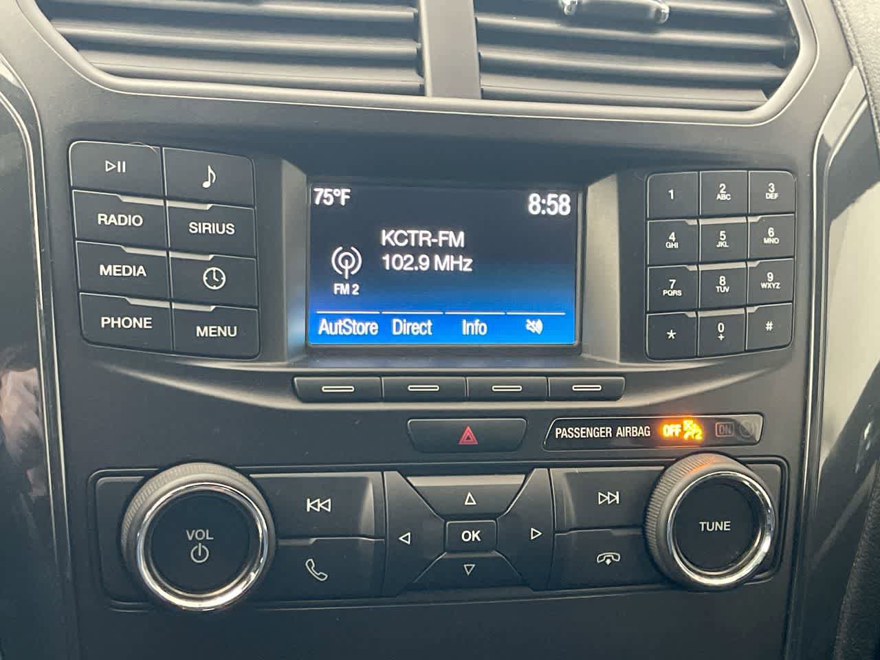 Used 2018 Ford Explorer XLT AWD/4WD image 16
