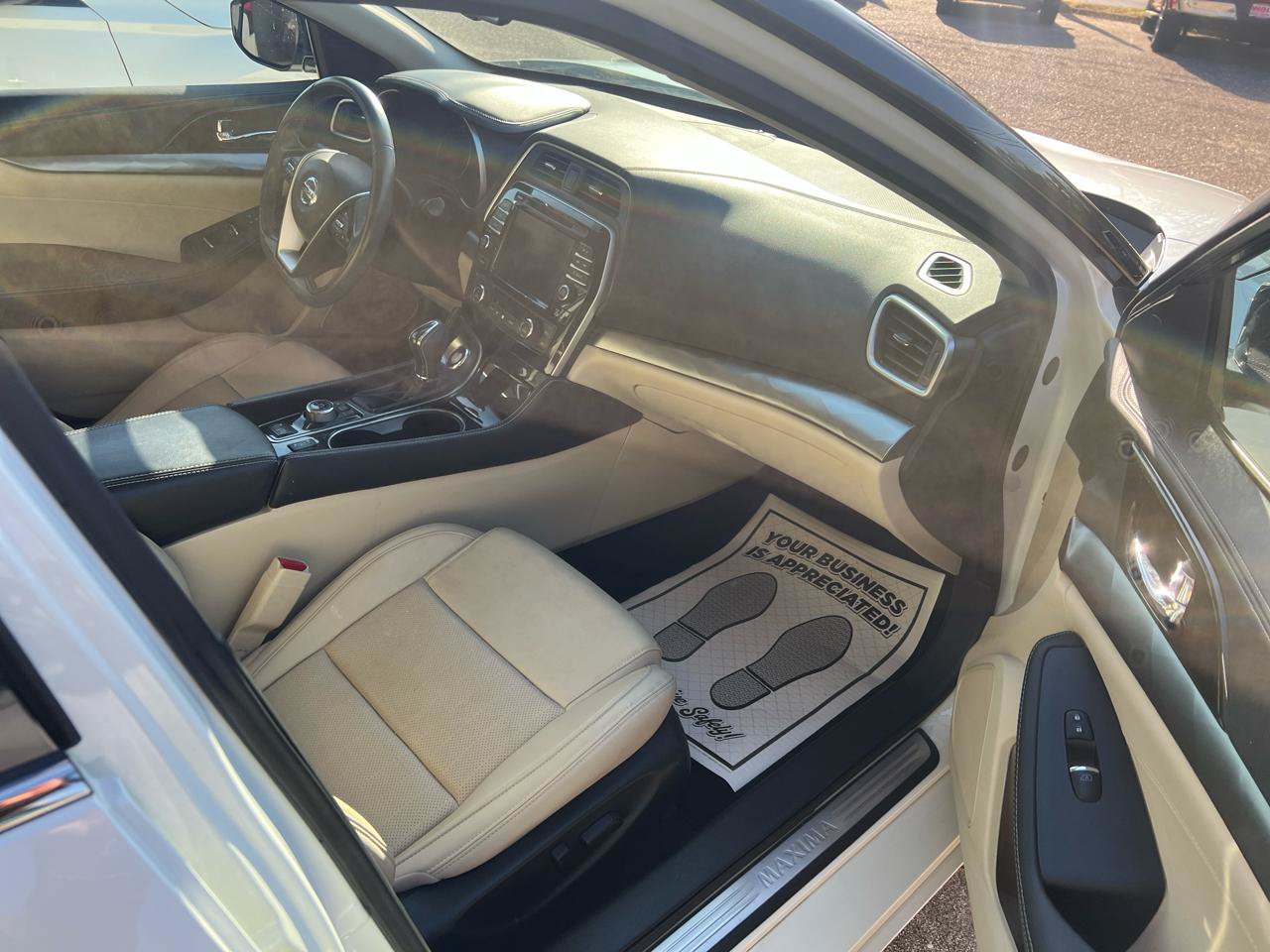 Used 2022 Nissan Maxima SV w/ Floor Mat Group FWD image 13