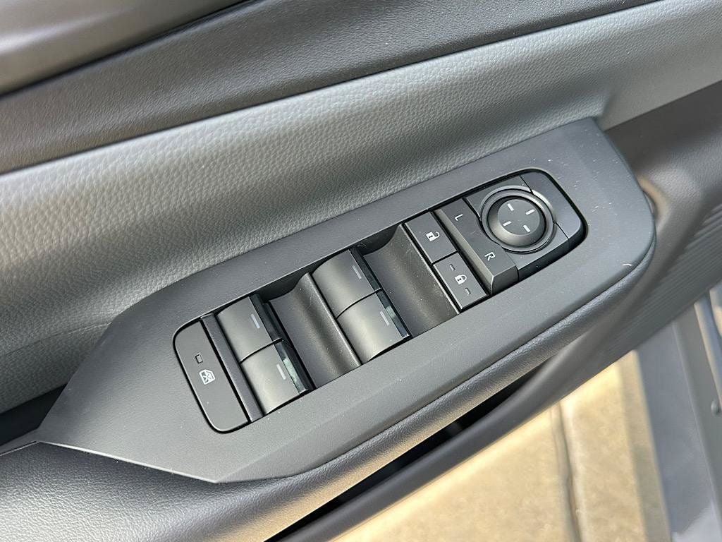 New 2027 Toyota Prius LE FWD image 11
