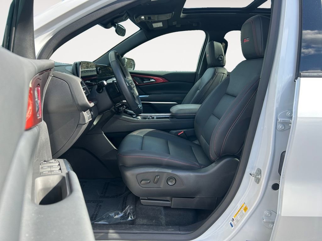 Used 2025 Chevrolet Traverse Z71 image 15