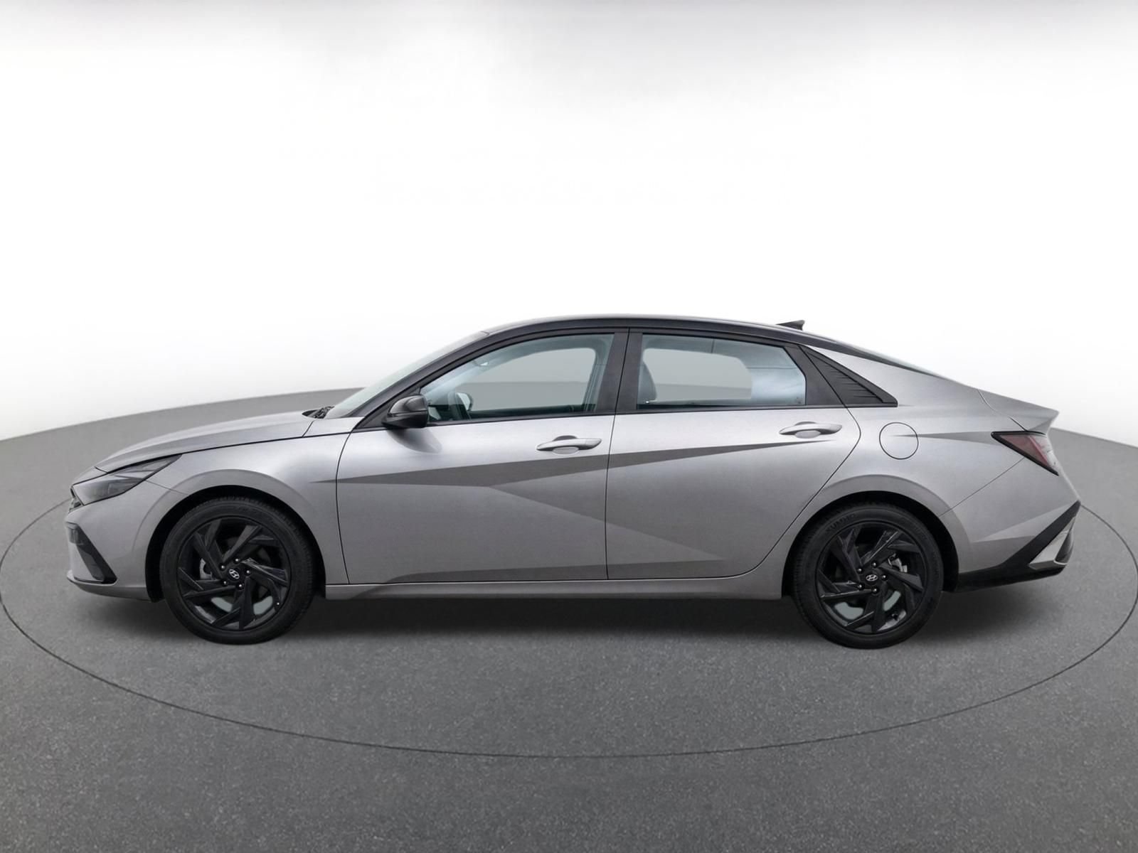 Used 2026 Hyundai Elantra Sport FWD image 4