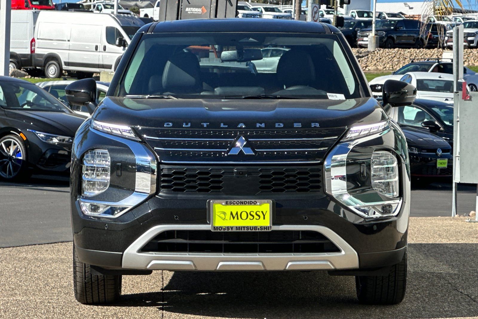 New 2025 Mitsubishi Outlander SE image 8